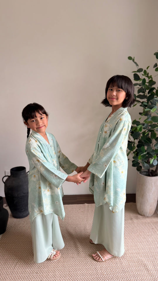 RATNA Long Kebaya Set in Dreamy Green