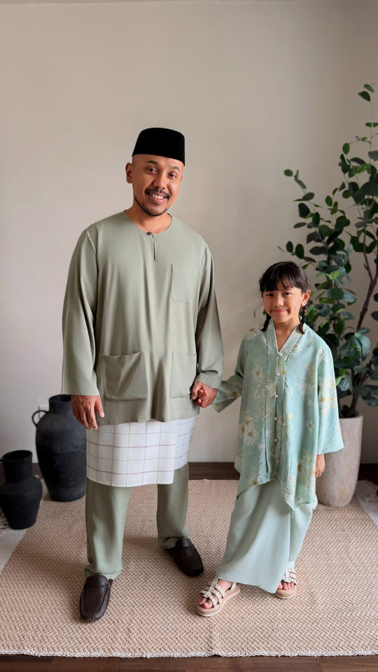 RATNA Long Kebaya Set in Dreamy Green