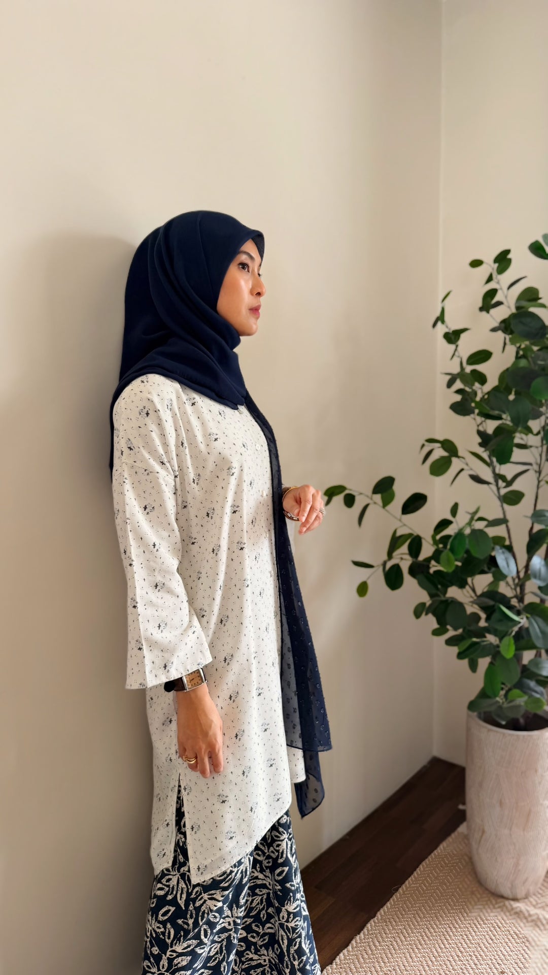 ANGGUN Long Kebarung Set in Carbon Ditsy