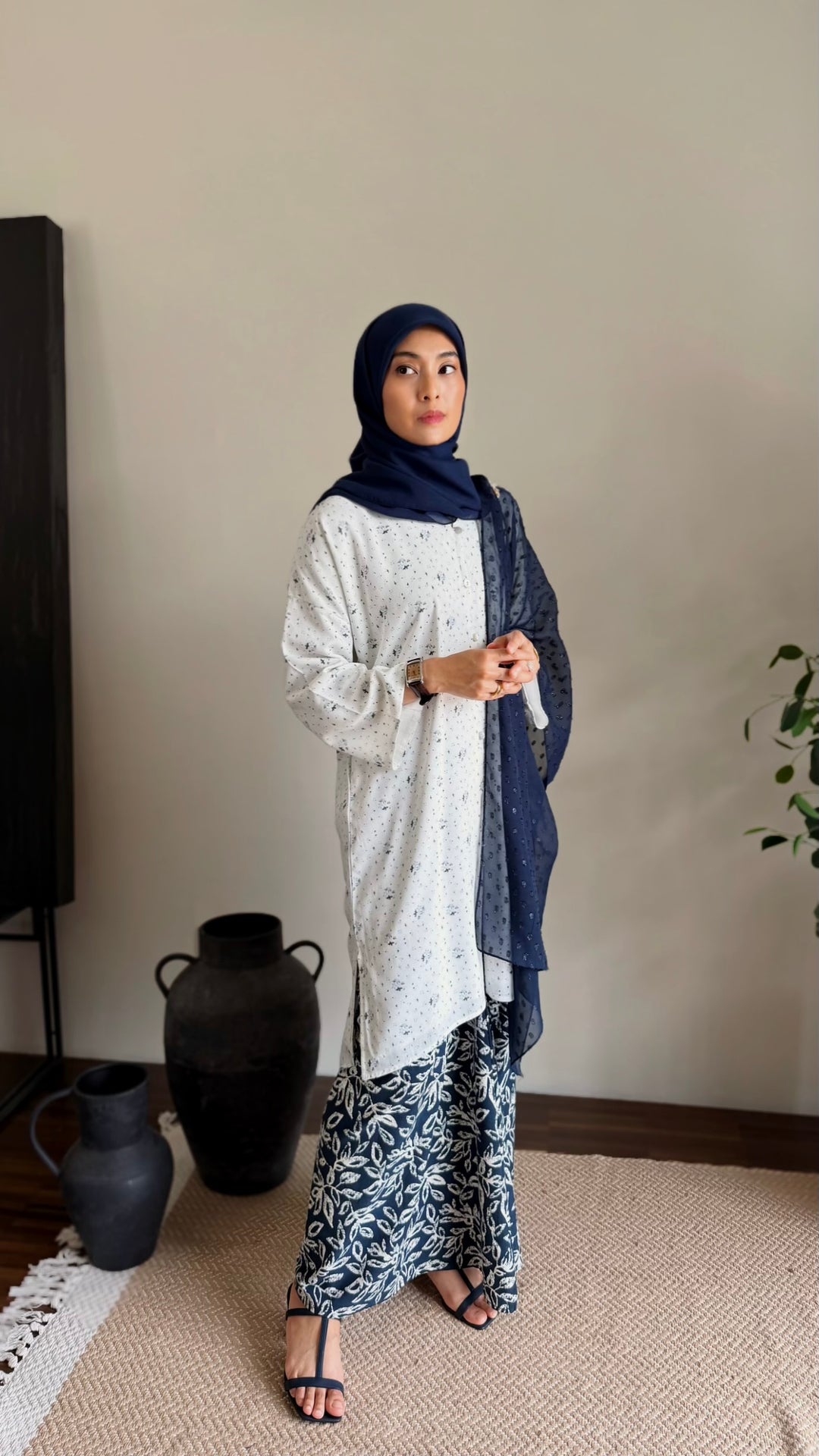 ANGGUN Long Kebarung Set in Carbon Ditsy