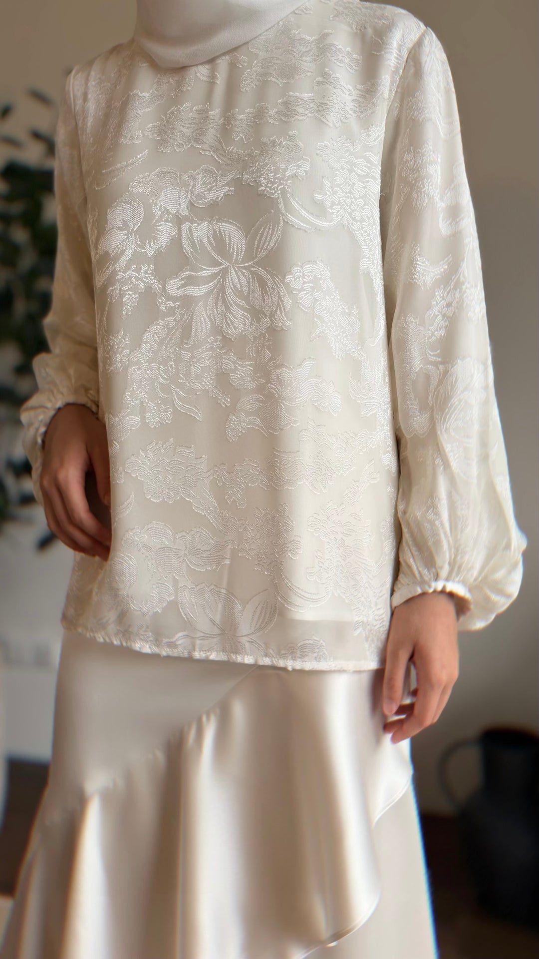 MAYA Modern Kurung Set in Silky Ivory