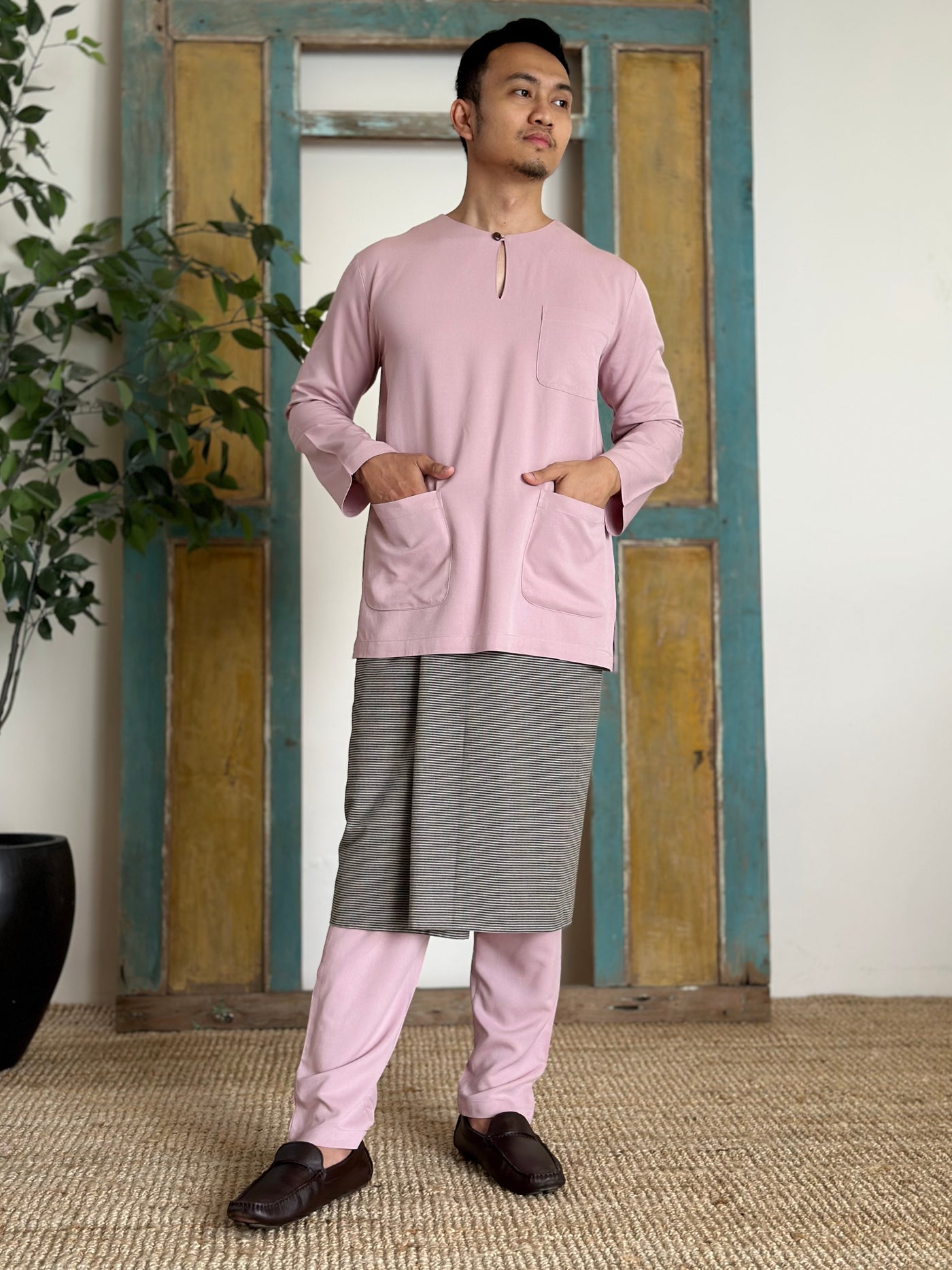 MALIK Teluk Belanga Baju Melayu Set in Dusty Lilac