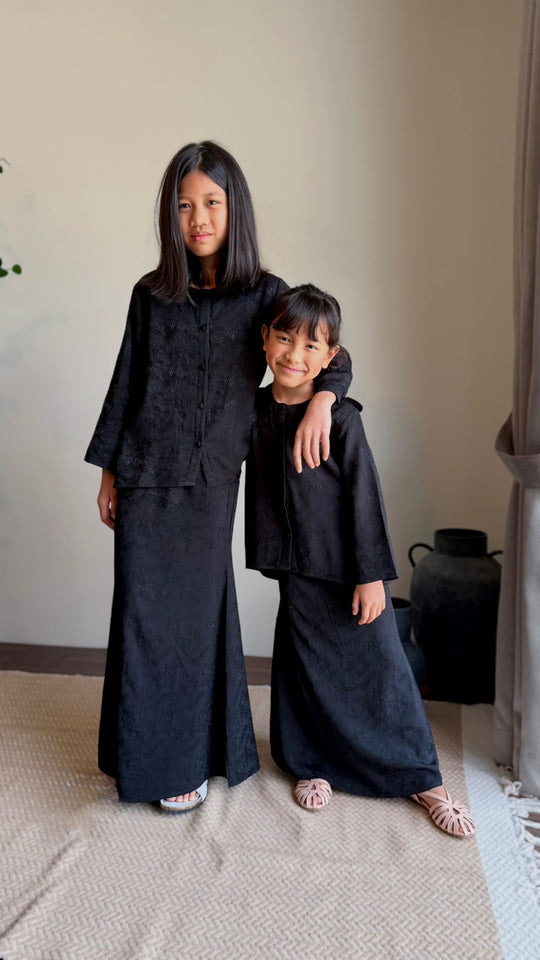 PUTRI Flare Modern Kurung Set in Charcoal