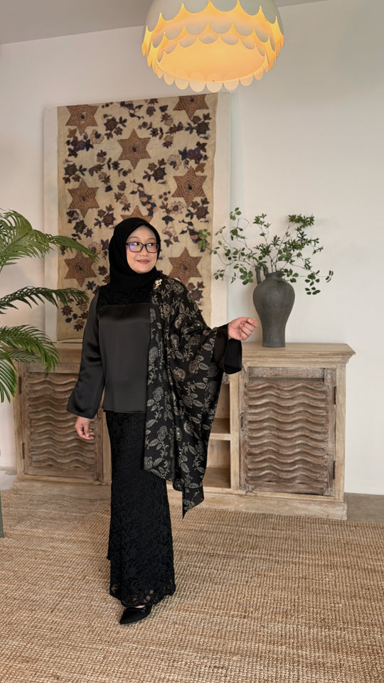 YASMIN Modern Kurung Set in Noir Grace