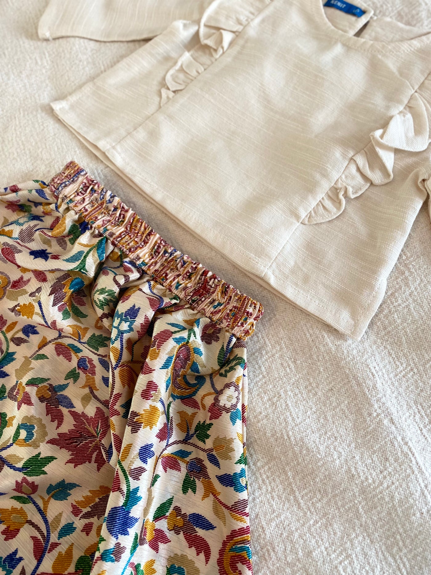 RIANG Frill Blouse & Skirt Set in Vanilla Blossom