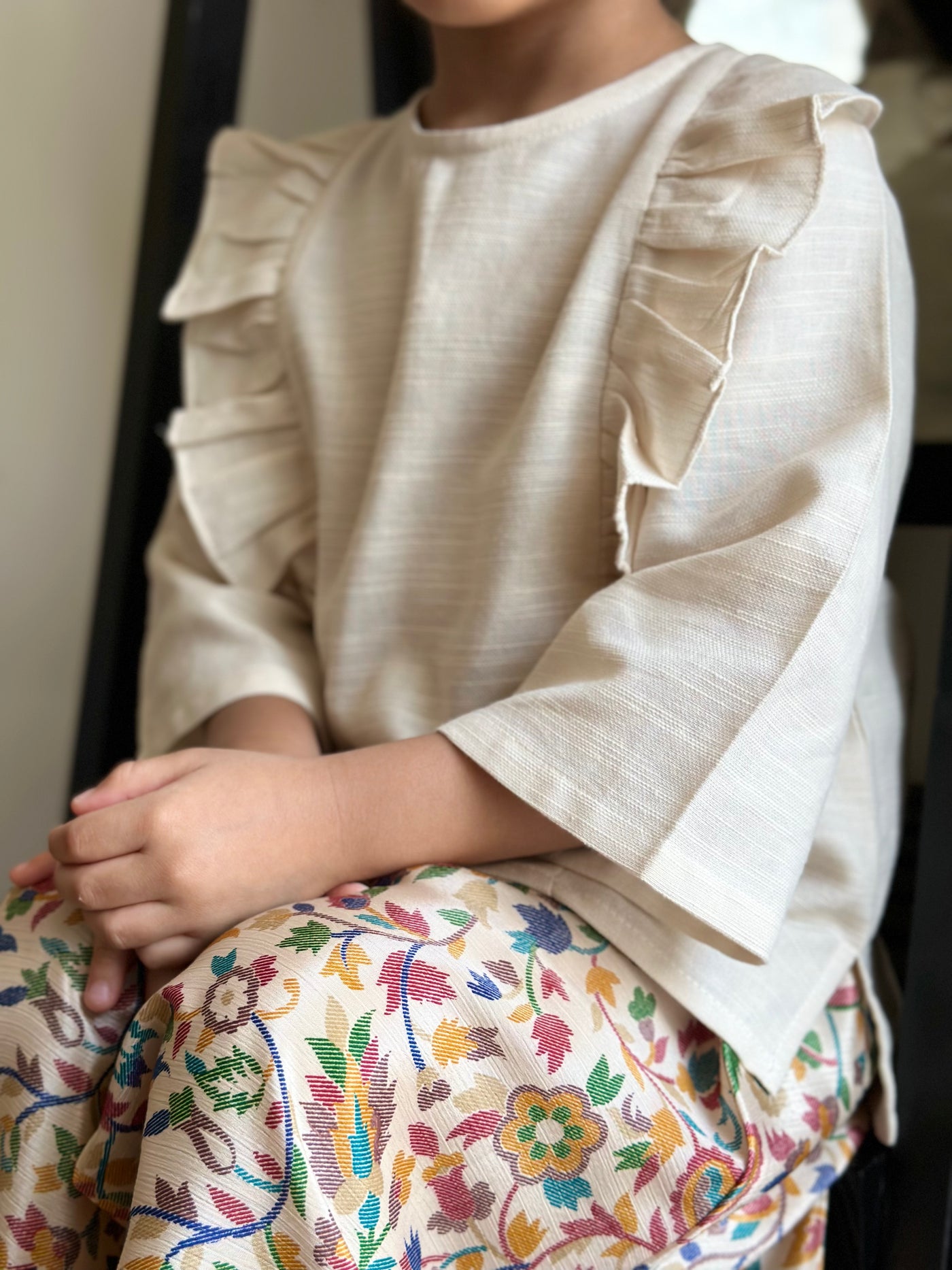 RIANG Frill Blouse in Vanilla