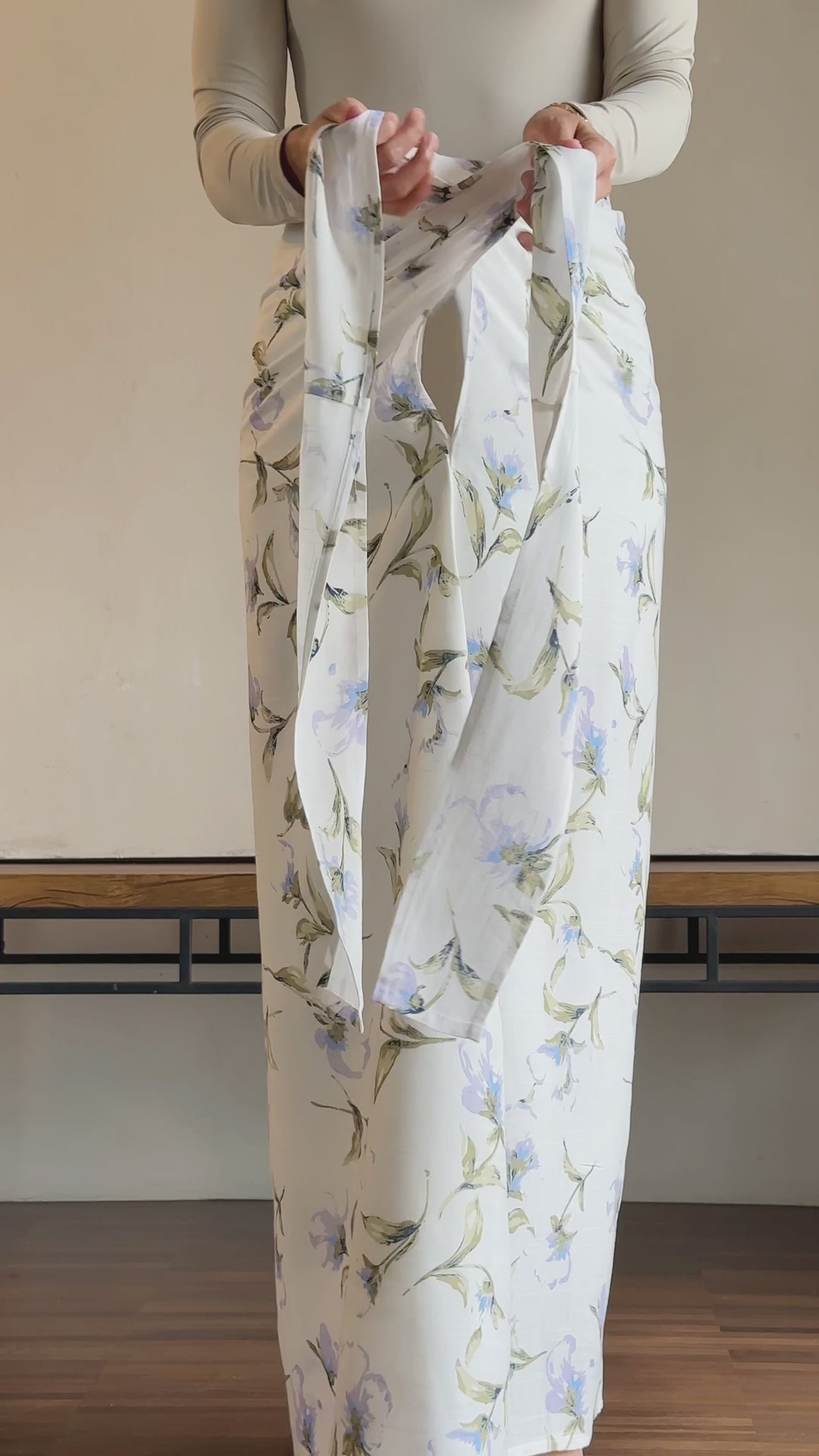 KIRANA Pareo in White Garden