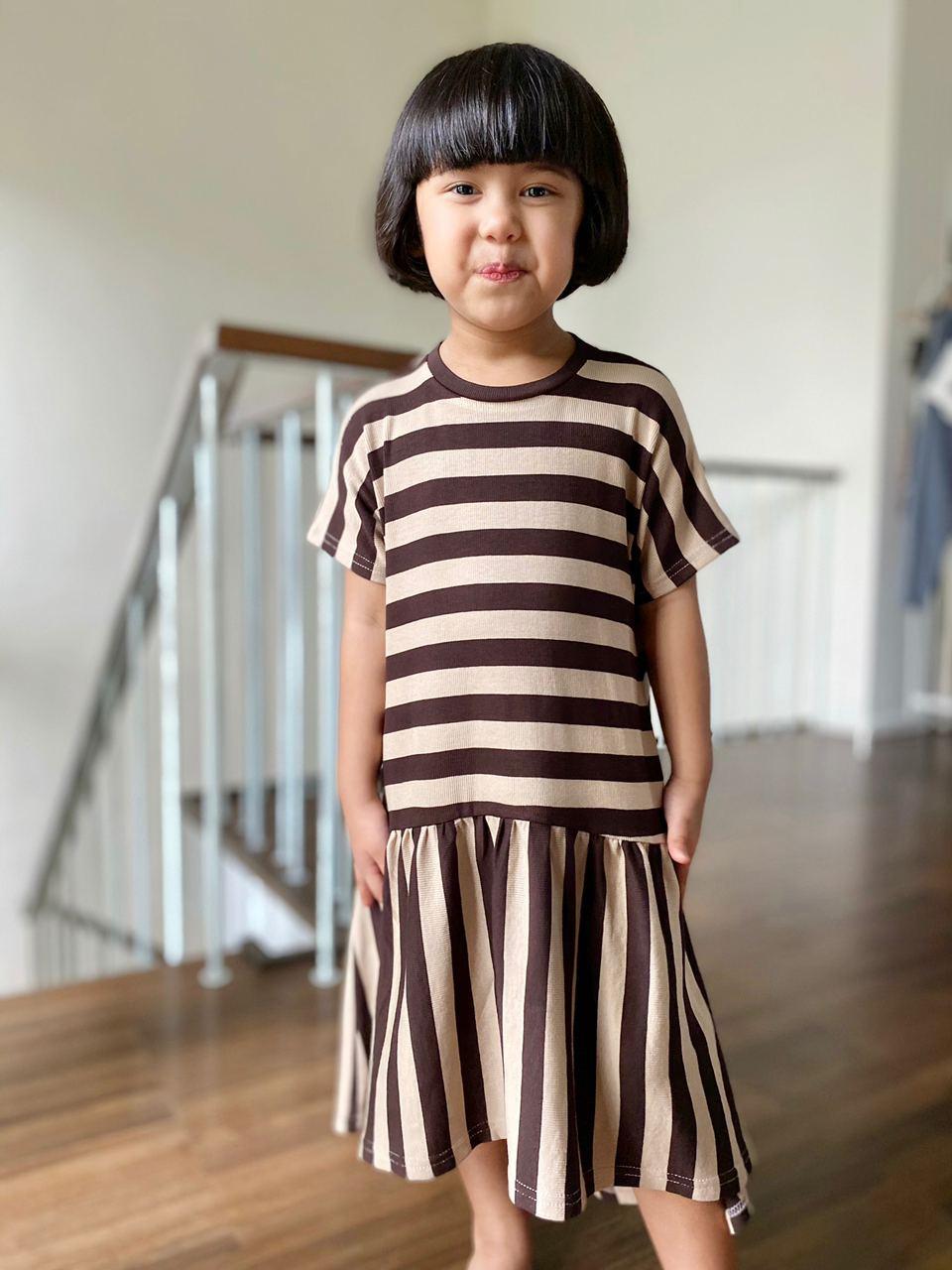 EVELYN Flounce Midi Dress in Cocoa