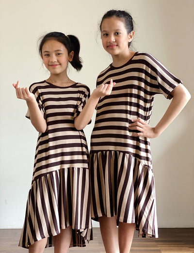 EVELYN Flounce Midi Dress in Cocoa