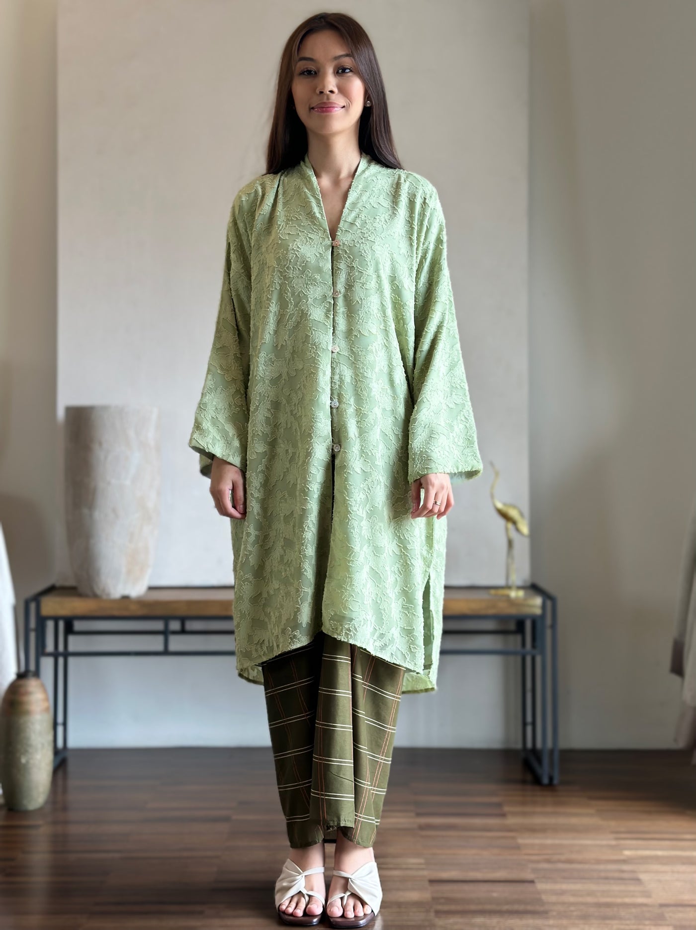 ANGGUN Kebarung Set in Olive