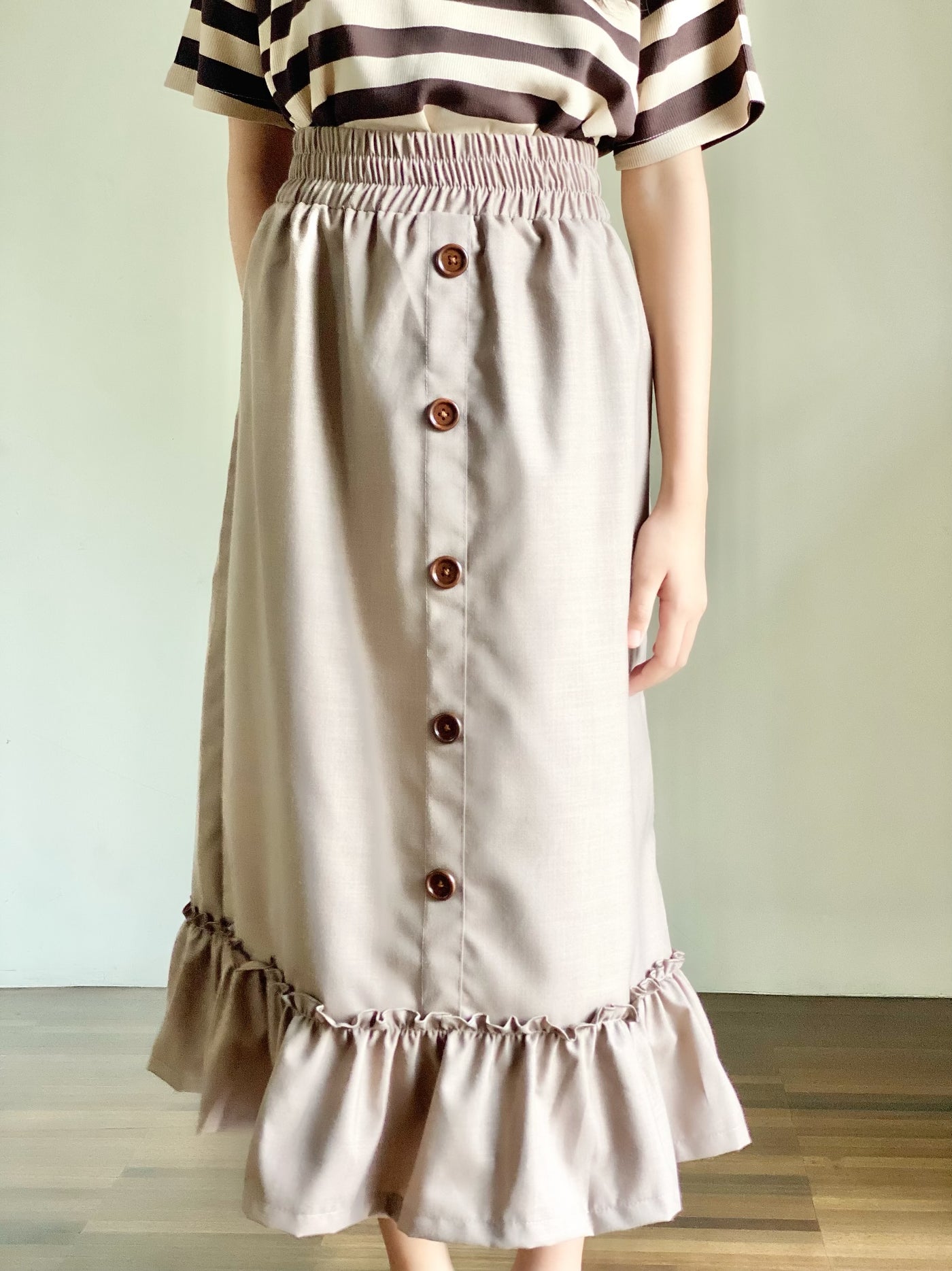 Mallory Buttoned Ruffle Skirt in Cedar