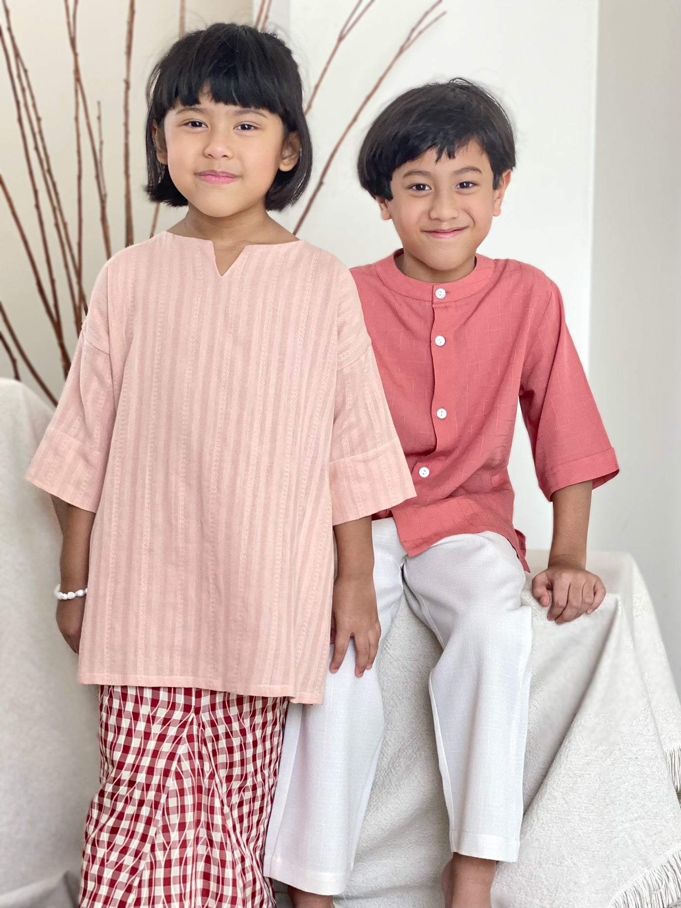 PUJANGGA Kurta in Persian Red