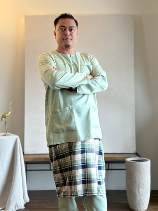 IDRIS Pelikat Style Samping in Green Plaid