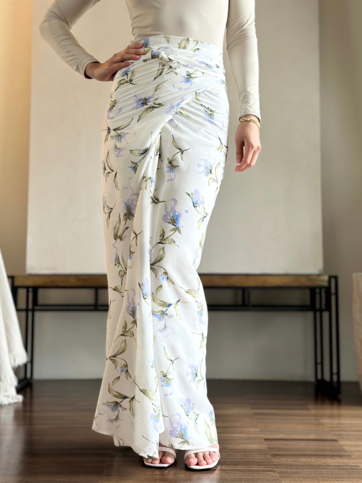 MUSTIKA Mini Kebarung Set in White Garden