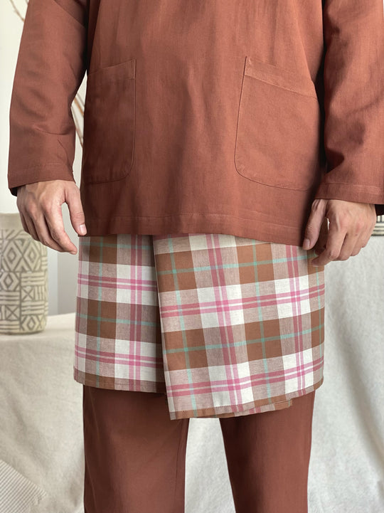 ISHAK Pelikat Style Samping in Plaid