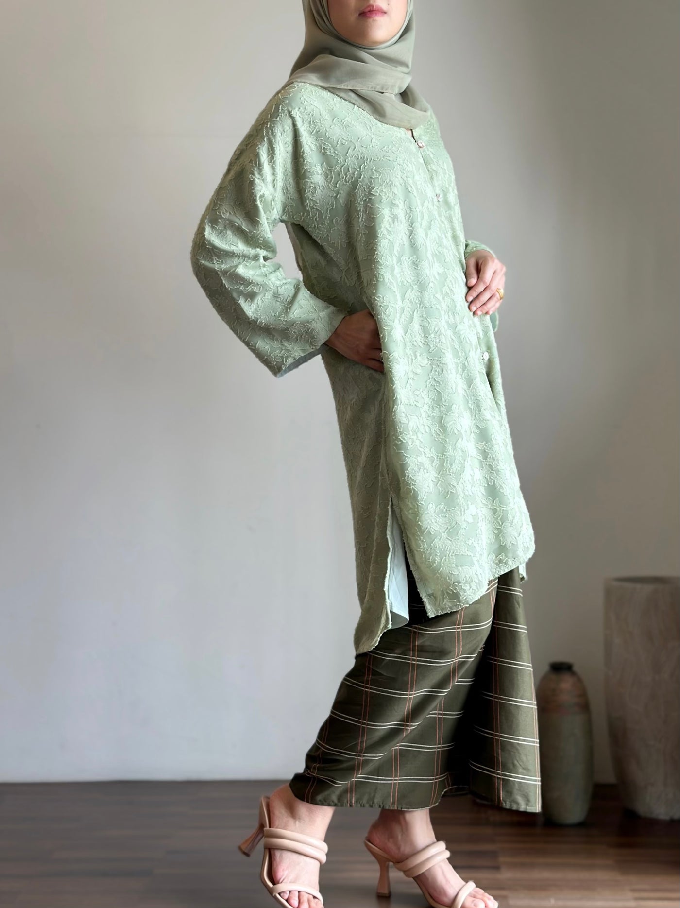 ANGGUN Kebarung Set in Olive