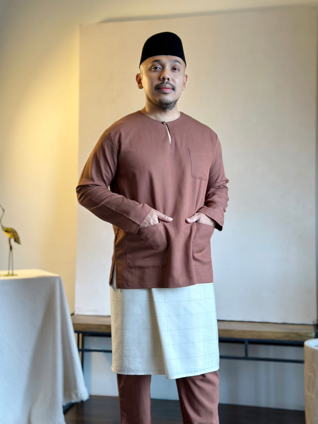 IDRIS Pelikat Style Samping in Ivory Windowpane