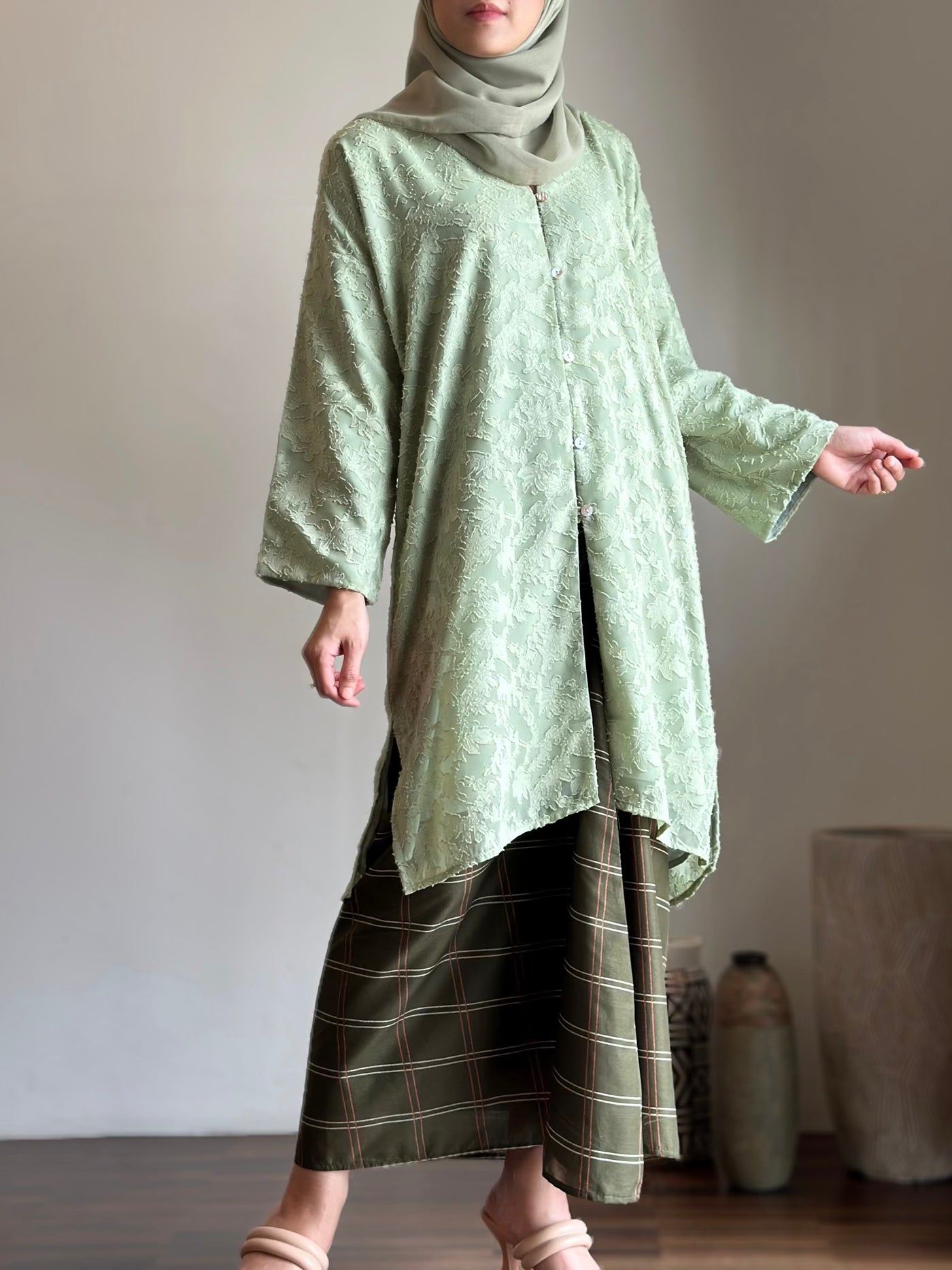 ANGGUN Kebarung Set in Olive