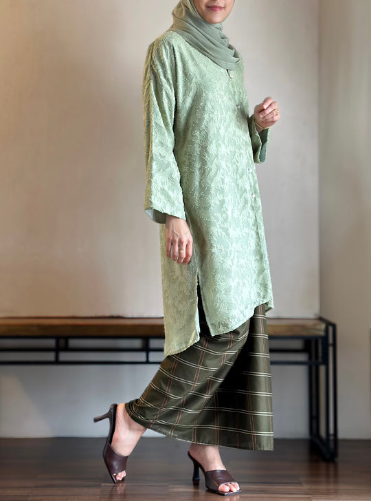 ANGGUN Kebarung Set in Olive