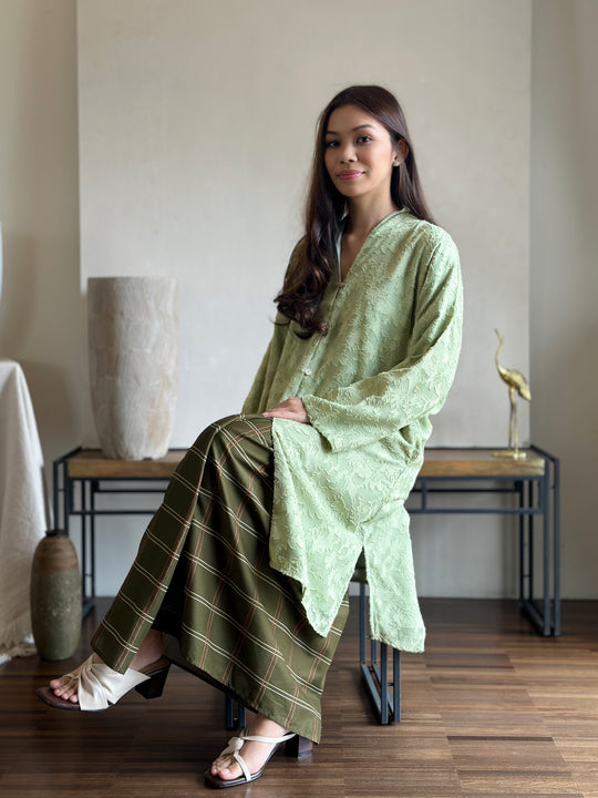 ANGGUN Kebarung Set in Olive