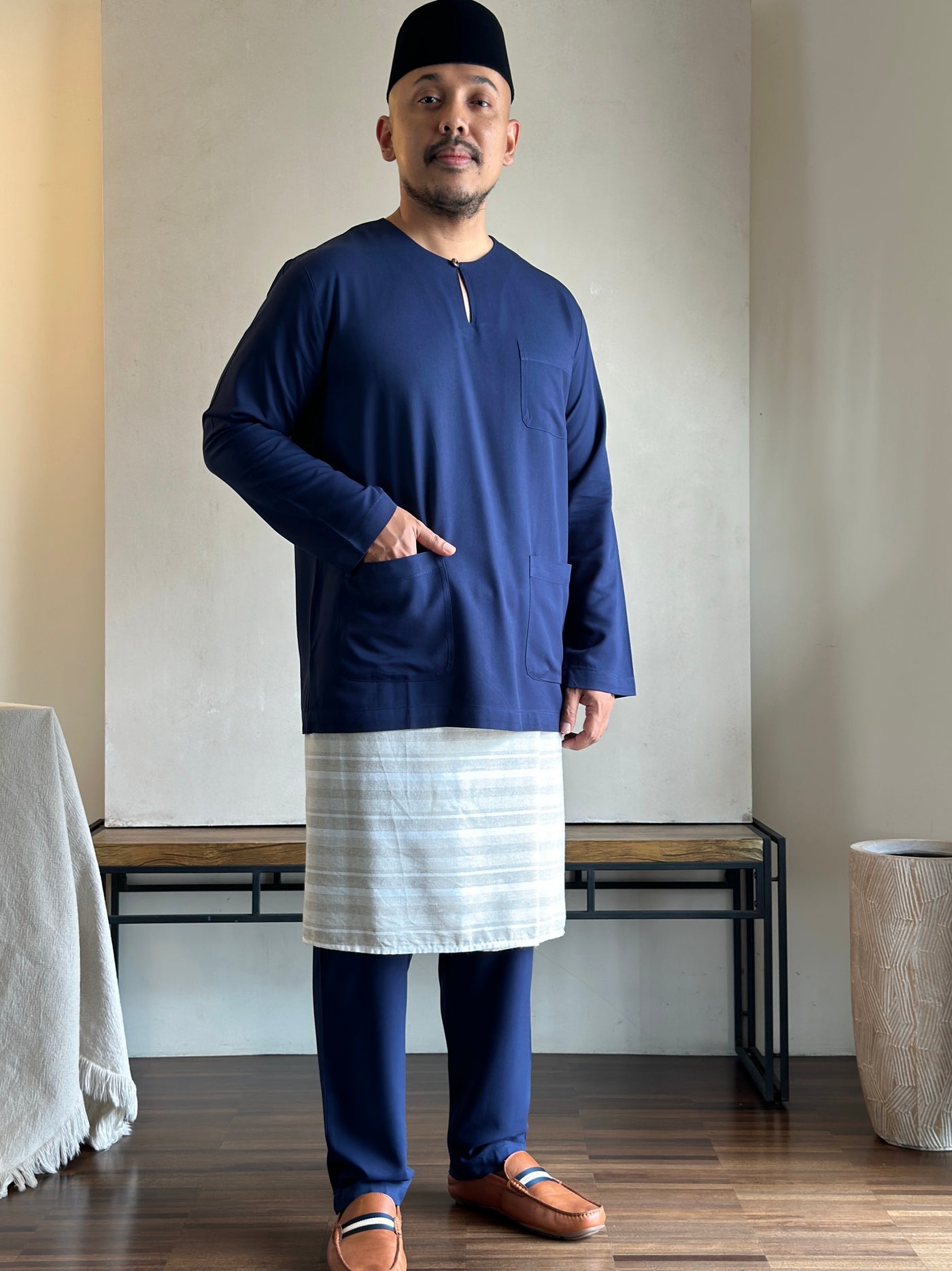 MALIK Teluk Belanga Baju Melayu Set in Navy