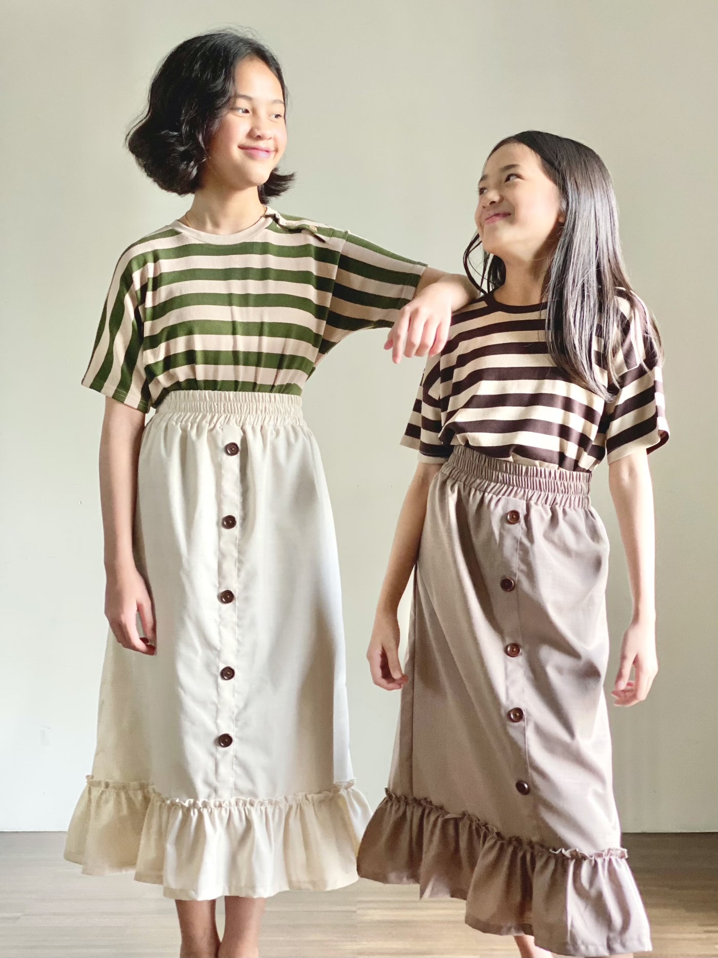 Mallory Buttoned Ruffle Skirt in Cedar