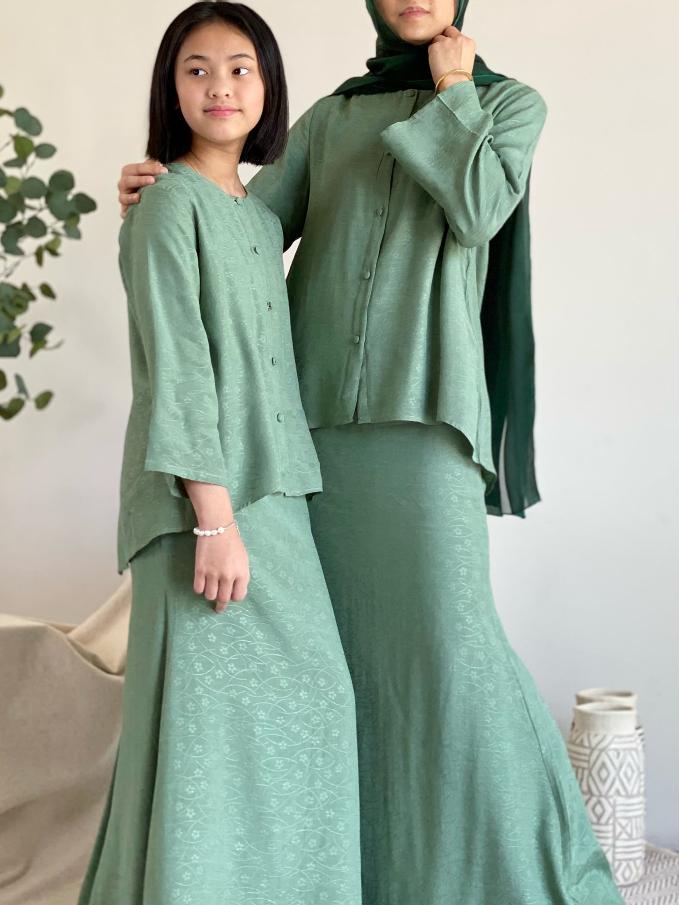 PUTRI Flare Modern Kurung Set in Green