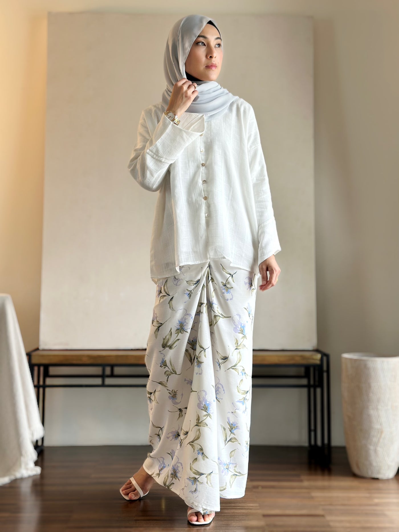 MUSTIKA Mini Kebarung Set in White Garden