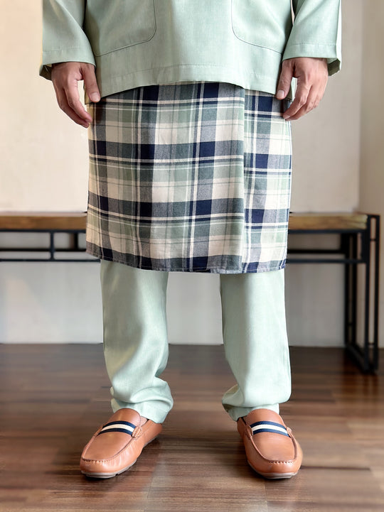 IDRIS Pelikat Style Samping in Green Plaid