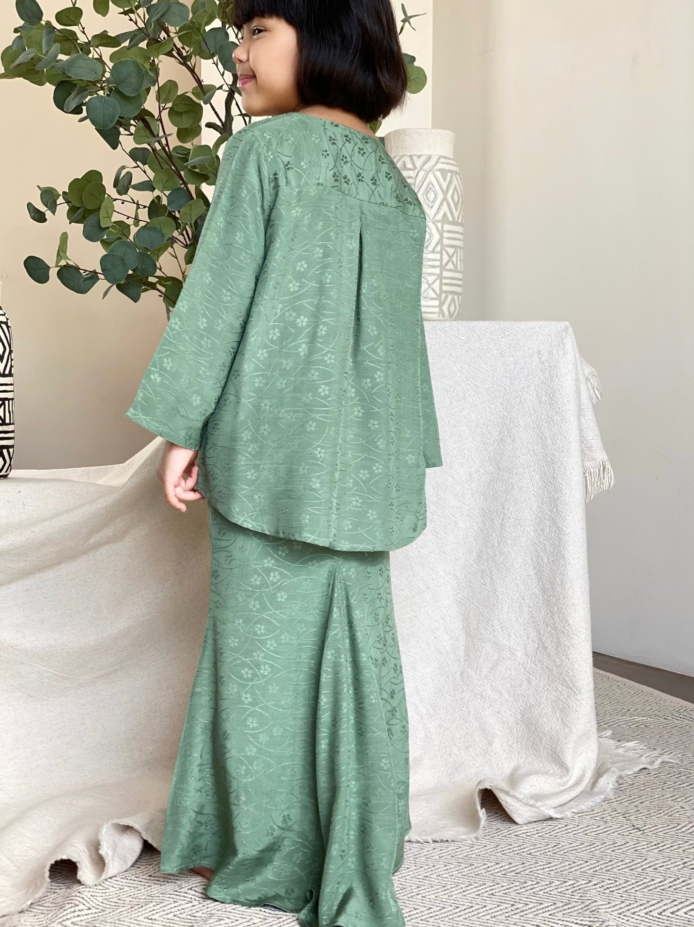 PUTRI Flare Modern Kurung Set in Green