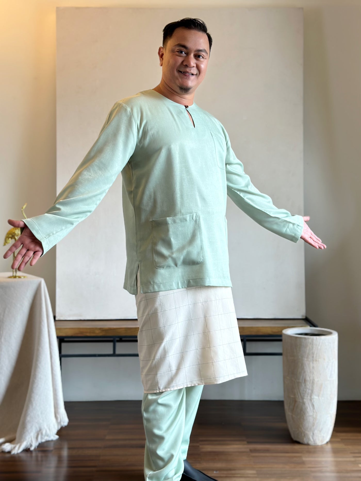 MALIK Teluk Belanga Baju Melayu Set in Mint