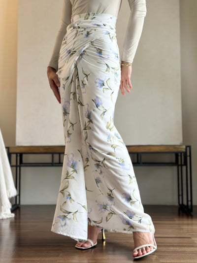 MUSTIKA Mini Kebarung Set in White Garden