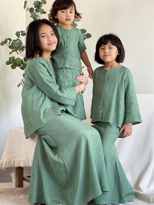 PUTRI Flare Modern Kurung Set in Green