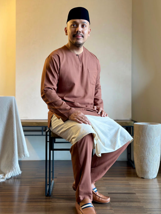 MALIK Teluk Belanga Baju Melayu Set in Cocoa