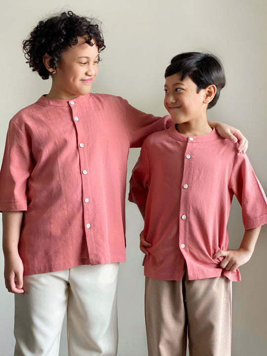 PUJANGGA Kurta in Persian Red