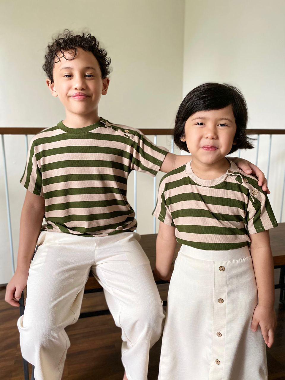 DYLAN Unisex Shoulder-Buttoned Tee in Olive